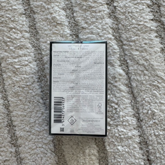 Yves Saint Laurent Libre Perfume in Black and Gold - Picture 4 of 4